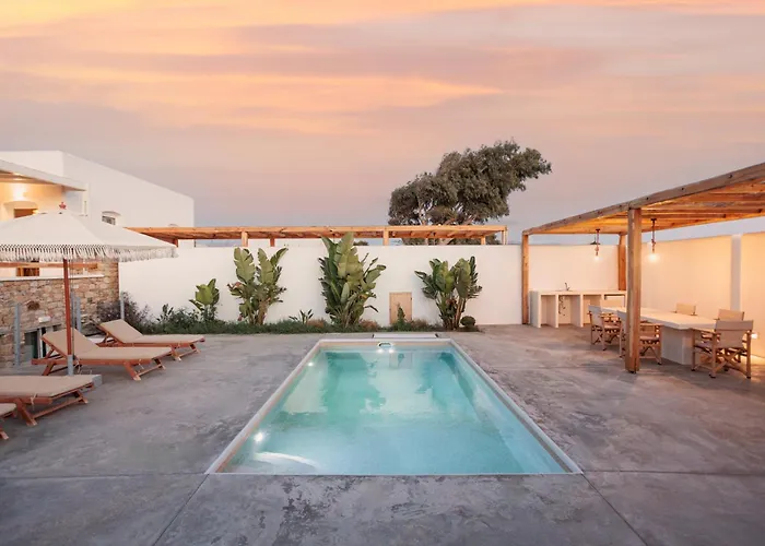 Petradia Agia Anna (Naxos)